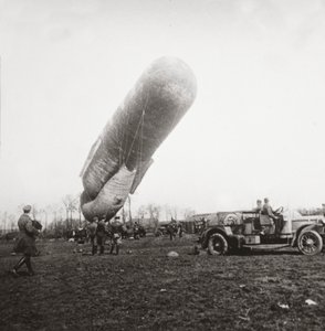 戦車を見つける 作： English Photographer